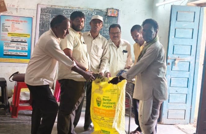 చౌకర ధరల దుకాణాన్ని ఆకస్మికంగా తనిఖీ చేసిన సివిల్ సప్లై డిటి షరీఫ్. 